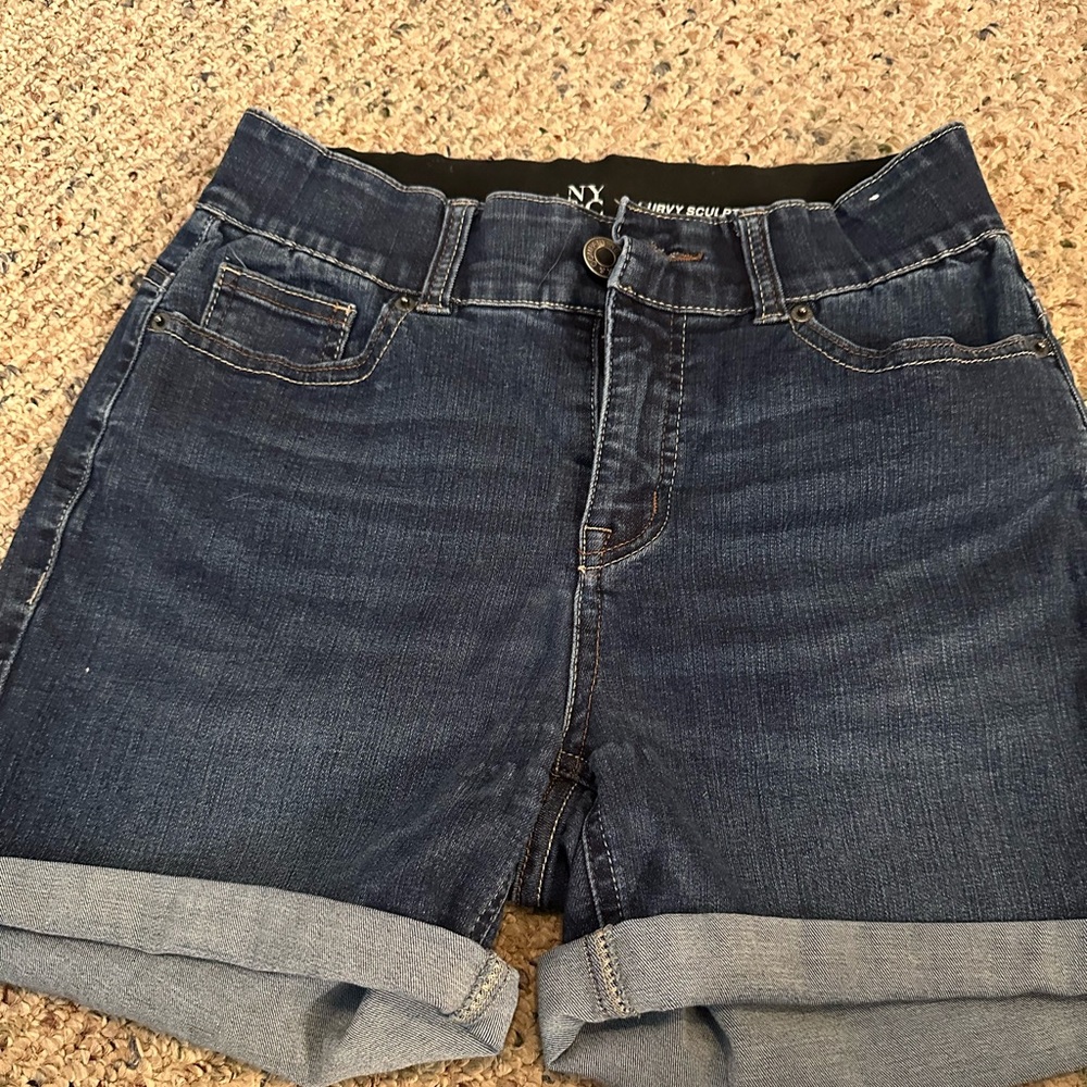 New York and company Jean shorts size 6